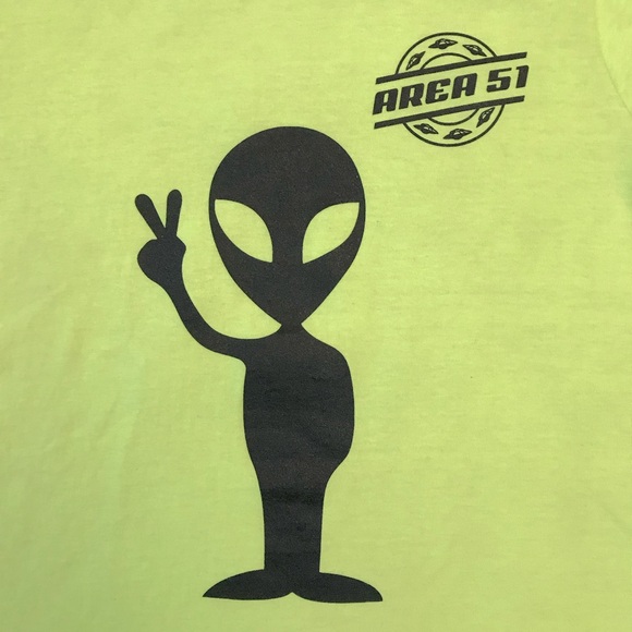Nevada Area 51 Alien Graphic Tee Womens Medium Neon Lemon Lime FLAW Roswell - Picture 2 of 10